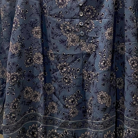 NEW…Daniel Rainn Lanea Split Neck Button Blouse - Picture 5 of 5